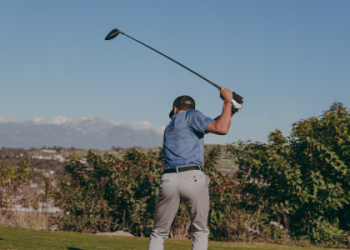 How to hold your club using the Tiger Woods golf club grip? Follow these simple tips now.