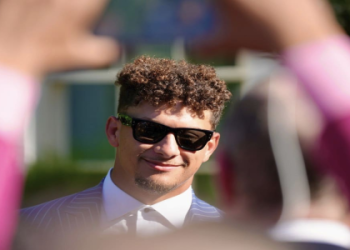 Trying to discover what is Patrick Mahomes net worth? See the simple breakdown of his earnings and endorsements.