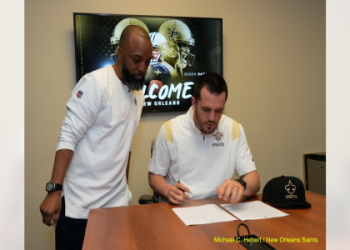 People often ask about Derek Carrs brother: Here is what you need to know about David Carr.