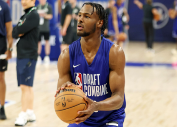 What is lebron wingspan officially measured at? Find the accurate number and details here.