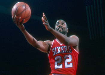 What great basketball players born in february should you know? Meet these celebrated athletes now.