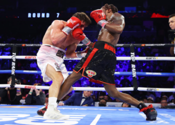 Relive the action: Keyshawn Davis win by technical decision secured after a tough boxing battle.